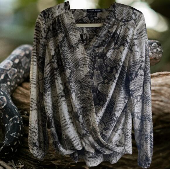 Catherine Malandrino Large long sleeve faux wrap polyester snake print top. - Picture 1 of 1